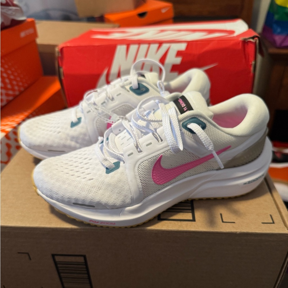 Final Sale!!! 🌺 NIKE 🌺 Nike Women  Vomero 16